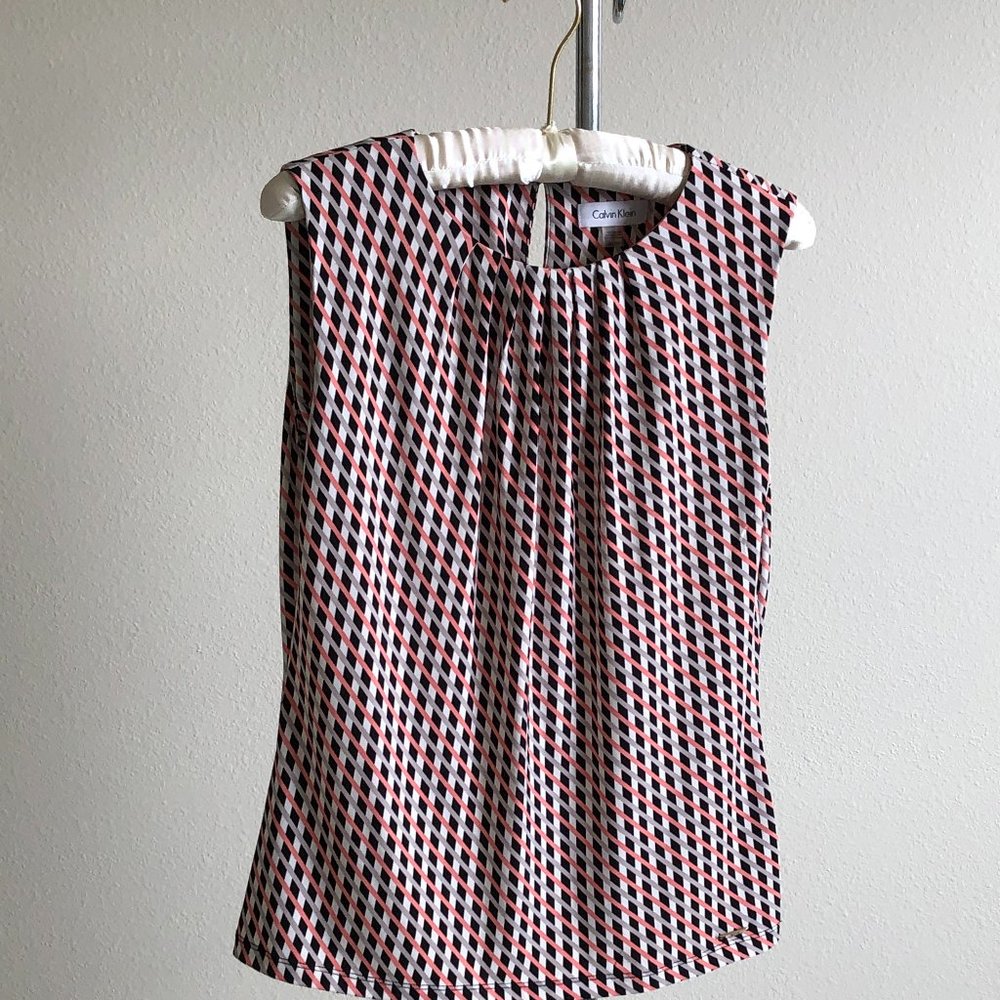 Beautiful women's blouse. No sleeve. From Calvin Klein.